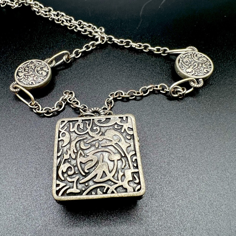 Adorable rec center stone not marked necklace